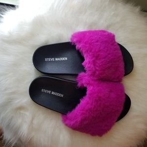 STEVE MADDEN Fluffy slippers
